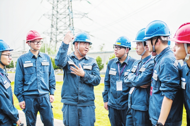 廣東電網東莞供電局變電管理二所檢修一班副班長何滿棠：“以匠人之心，守一畝三分地”