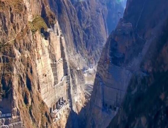 為建烏東德水電站，在峽谷底部挖90米深洞穴，用來干嘛的？