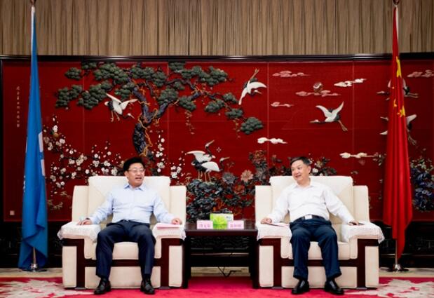 溫樞剛會見云南能投集團黨委書記、董事長段文泉