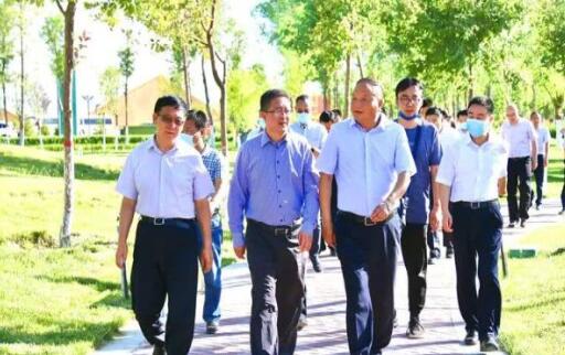 國家電投集團黨組成員、副總經理王樹東一行赴七師胡楊河市調研