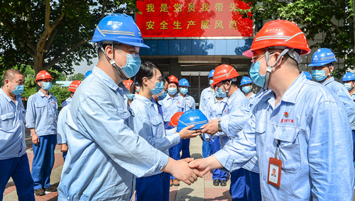 大唐陡河發電廠舉行黨員亮身份安全囑托活動
