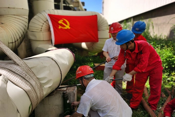 國家能源集團福建晉江熱電公司黨員突擊隊打贏中壓管道搶修戰