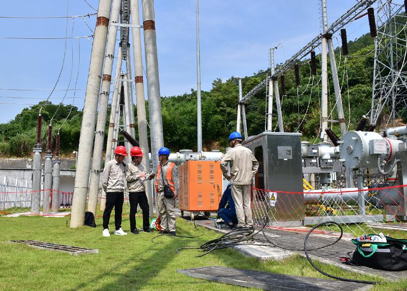 國網霞浦供電公司安全執規全程監護為考生中考保電護航