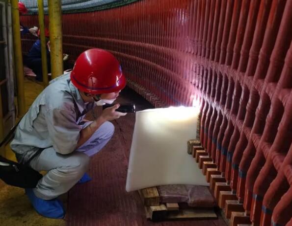 白鶴灘水電站左岸第二臺百萬千瓦水輪發電機組定子下層線棒一次性通過交流耐壓試驗