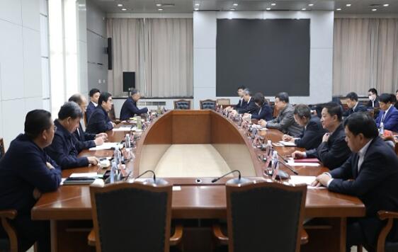 鄧建玲與唐山市委副書記、市長丁繡峰會談