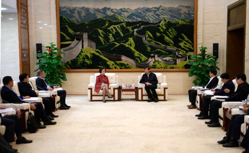 陳飛虎會見江西省委常委、副省長吳忠瓊