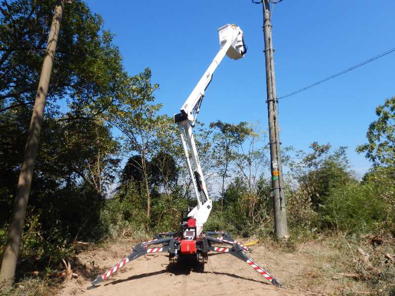 國網寧?？h供電公司引進履帶式絕緣斗臂車 助推”無感停電“體系建設