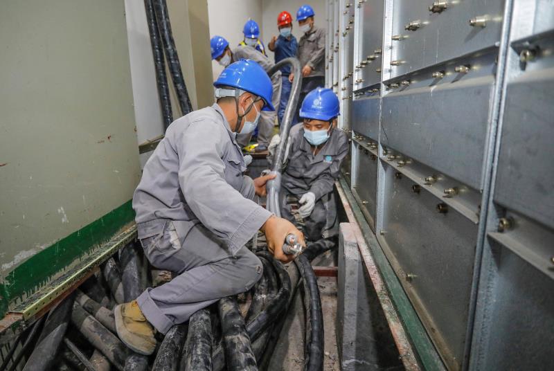 與時間賽跑，為生命加速 電力員工星夜鏖戰為醫院用電“增容”