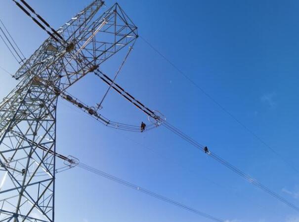 青藏電力聯網工程反轉送電方向，今年已外送藏電共9.6億度