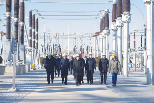內蒙古電力集團公司董事長、黨委書記賈振國深入阿拉善電業局調研
