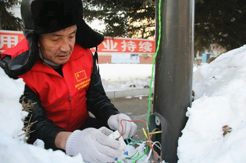 國網興凱湖電業紅紅燈籠高高掛，志愿服務迎新年
