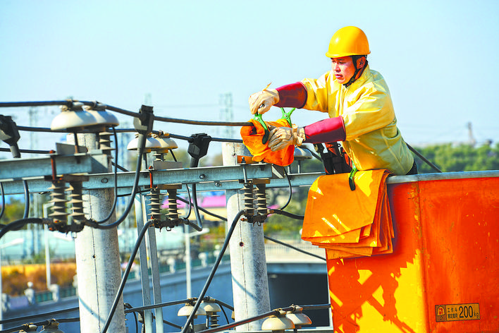 【國家電網公司特等勞?！坷钫伎? width=