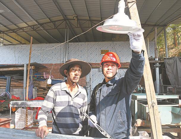 李德青：村民用電滿意，我心里才踏實