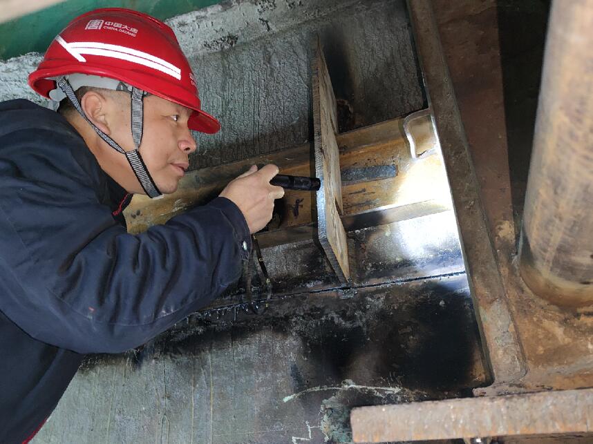 31年耕耘生產一線 25載不負初心使命——記中央企業優秀共產黨員雷奇峰
