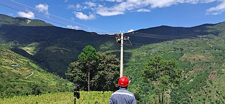 鳳慶供電局新華供電所供電火力全開，助力當地烤煙產業 穩定發展