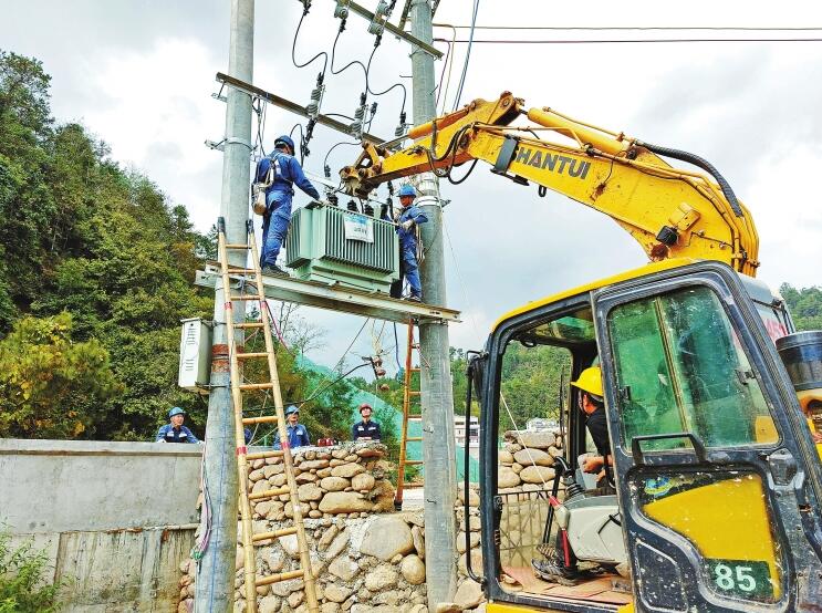 南方電網公司加強農村電網建設，以充足電力激發鄉村活力