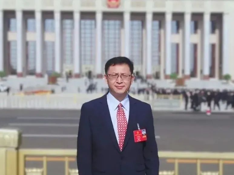 兩會 | 行業巨頭 紛紛“圍繞”光伏諫言！