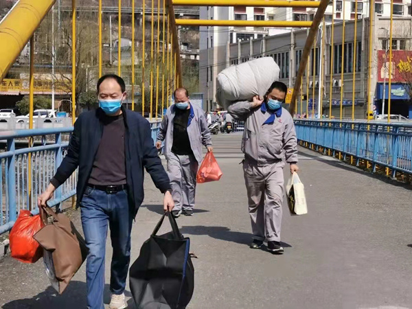 略電戰“疫”故事：疫情之下 他們以廠為家 義無反顧