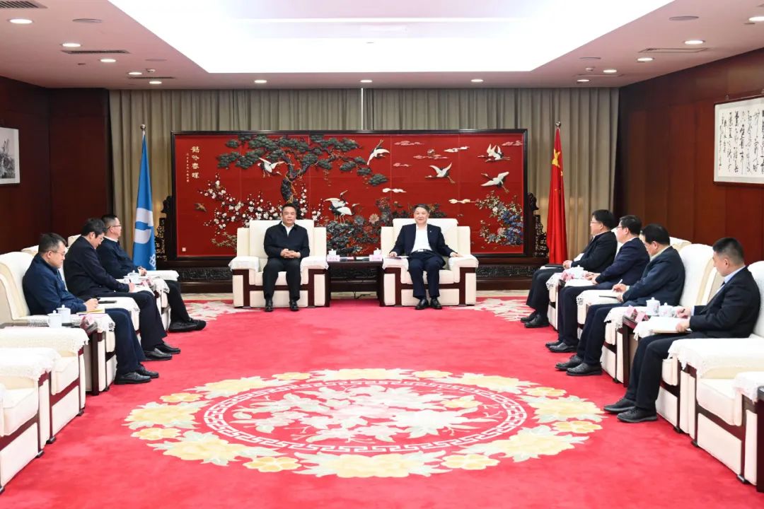 溫樞剛會見哈電集團董事長、黨委書記曹志安
