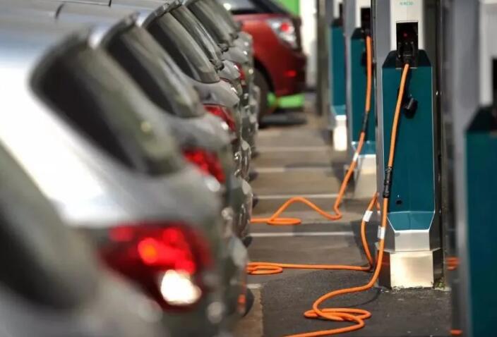 油價漲怕了，電動車主也笑不出