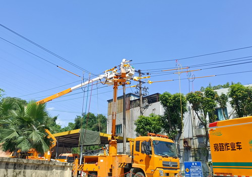 國網福州供電公司省內首次應用移動環網柜車快速組網供電