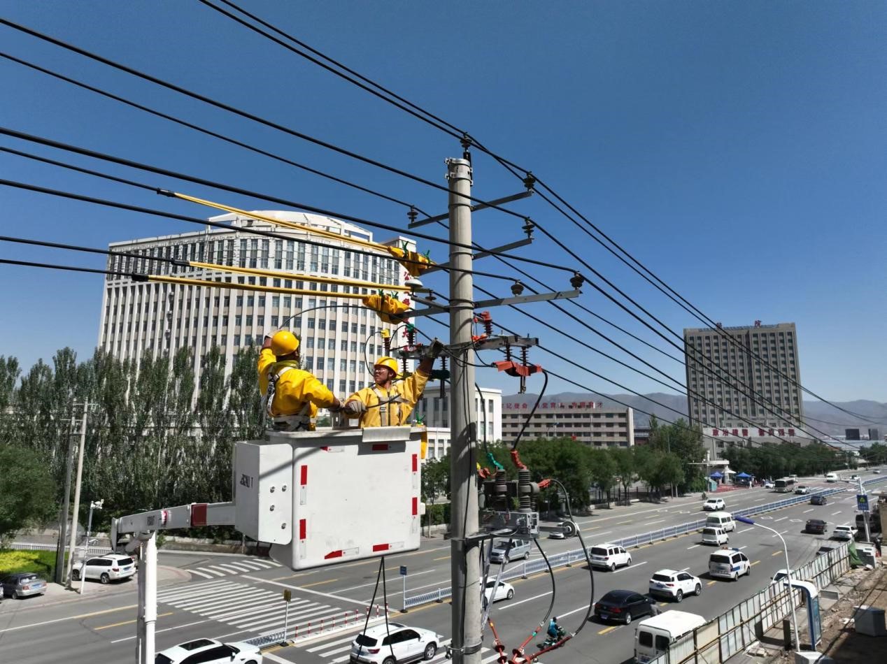 呼和浩特供電公司配電帶電作業處迎峰度夏保供電