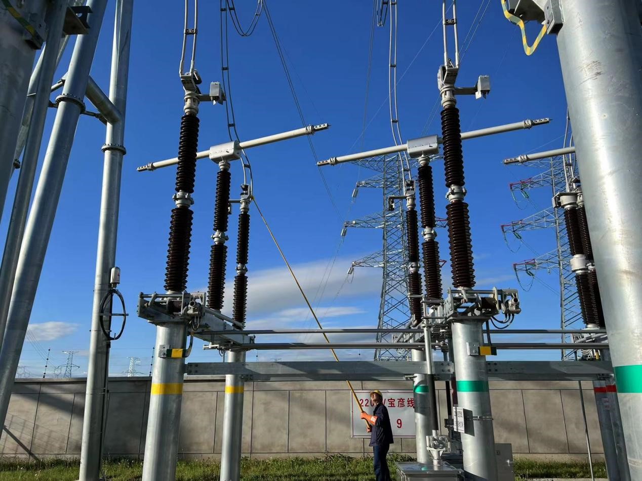 錫林郭勒超高壓供電公司圓滿完成塔寶I、II線間隔啟動工作