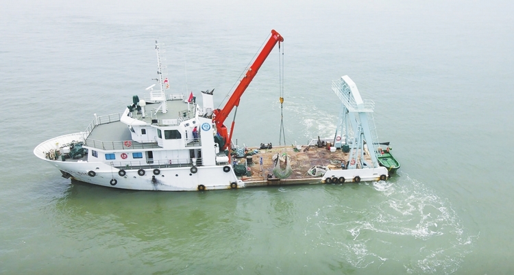 南方電網公司首創海底電纜“深水定點精準拋石”技術