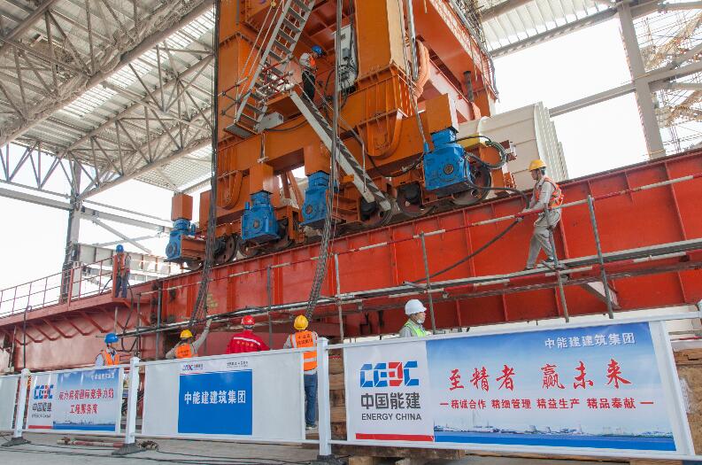 國內首臺M701J燃氣輪機發電機定子順利就位