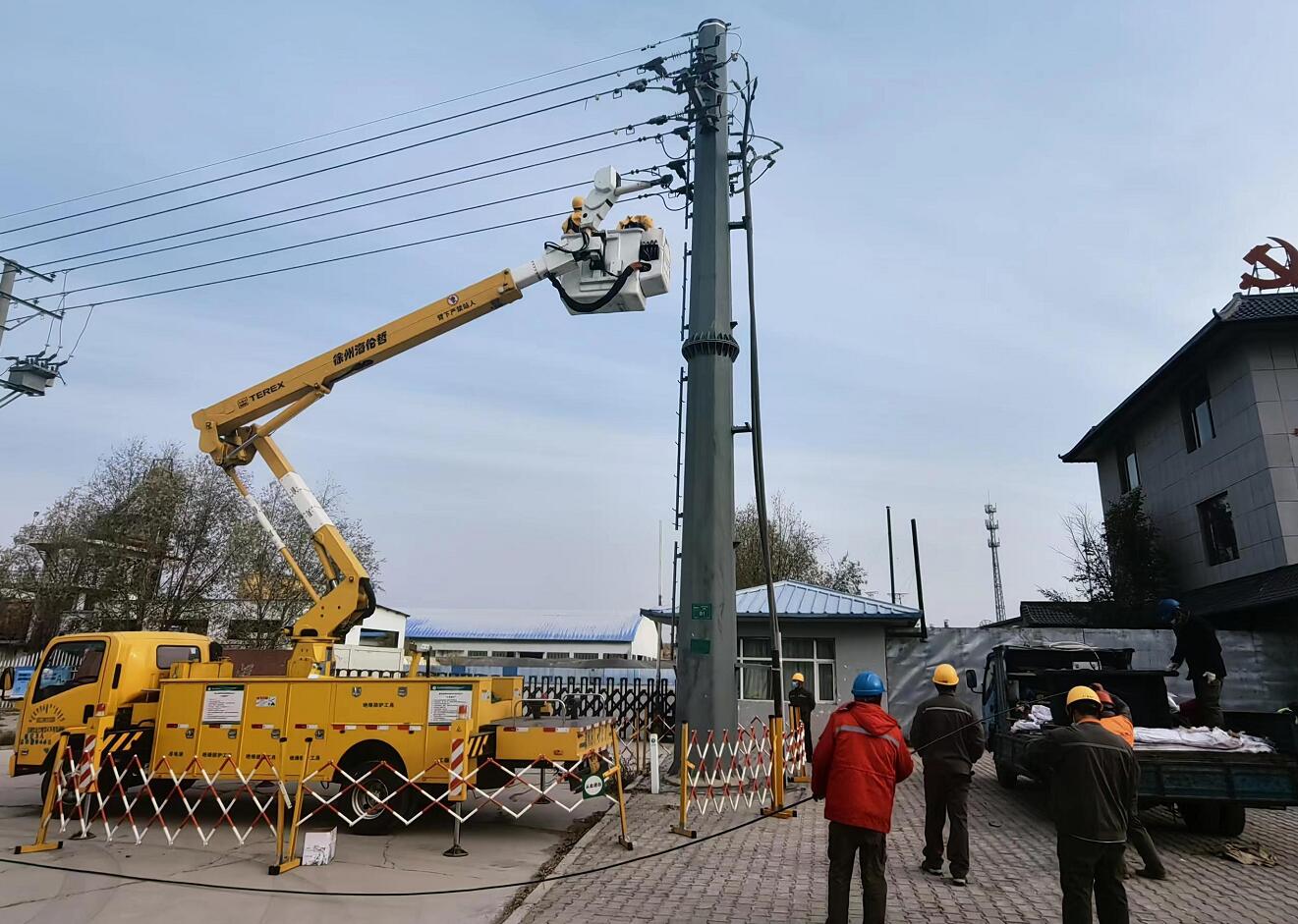 鄂爾多斯市供用電工程公司帶電作業在行動