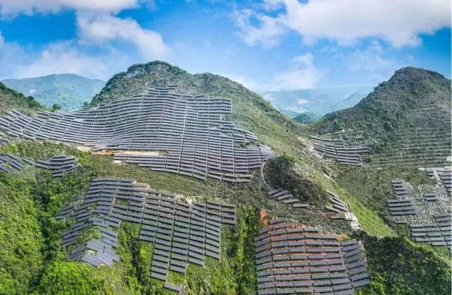 全國首例！吉電股份“大容量、高坡度”集中式山地光伏項目并網