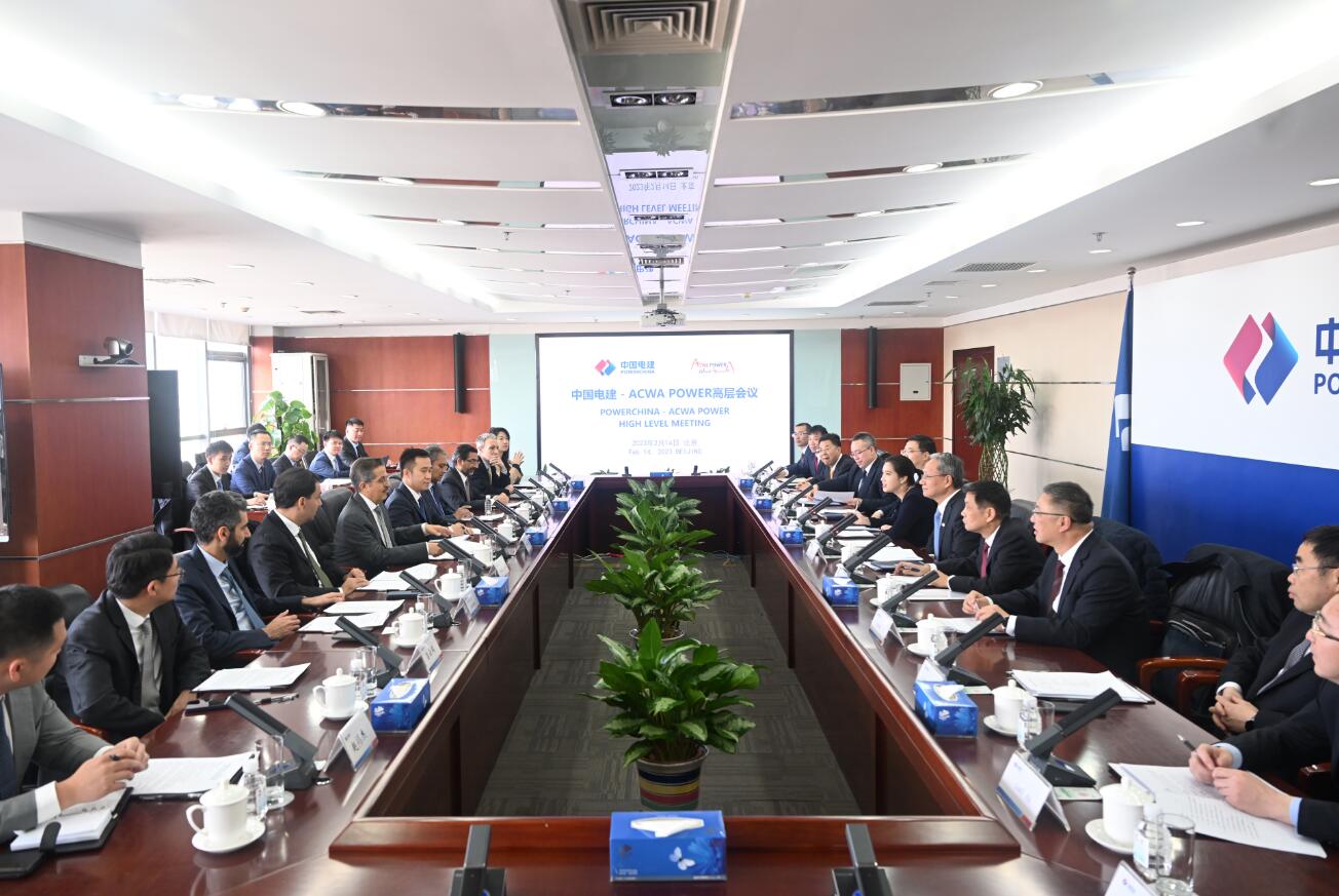 中國電建黨委副書記、總經理王斌與沙特國際電力和水務公司董事長阿布納亞會談