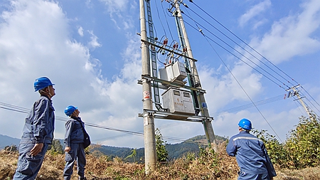 臨滄鳳慶供電局春耕時節保供電  不誤農時不負春