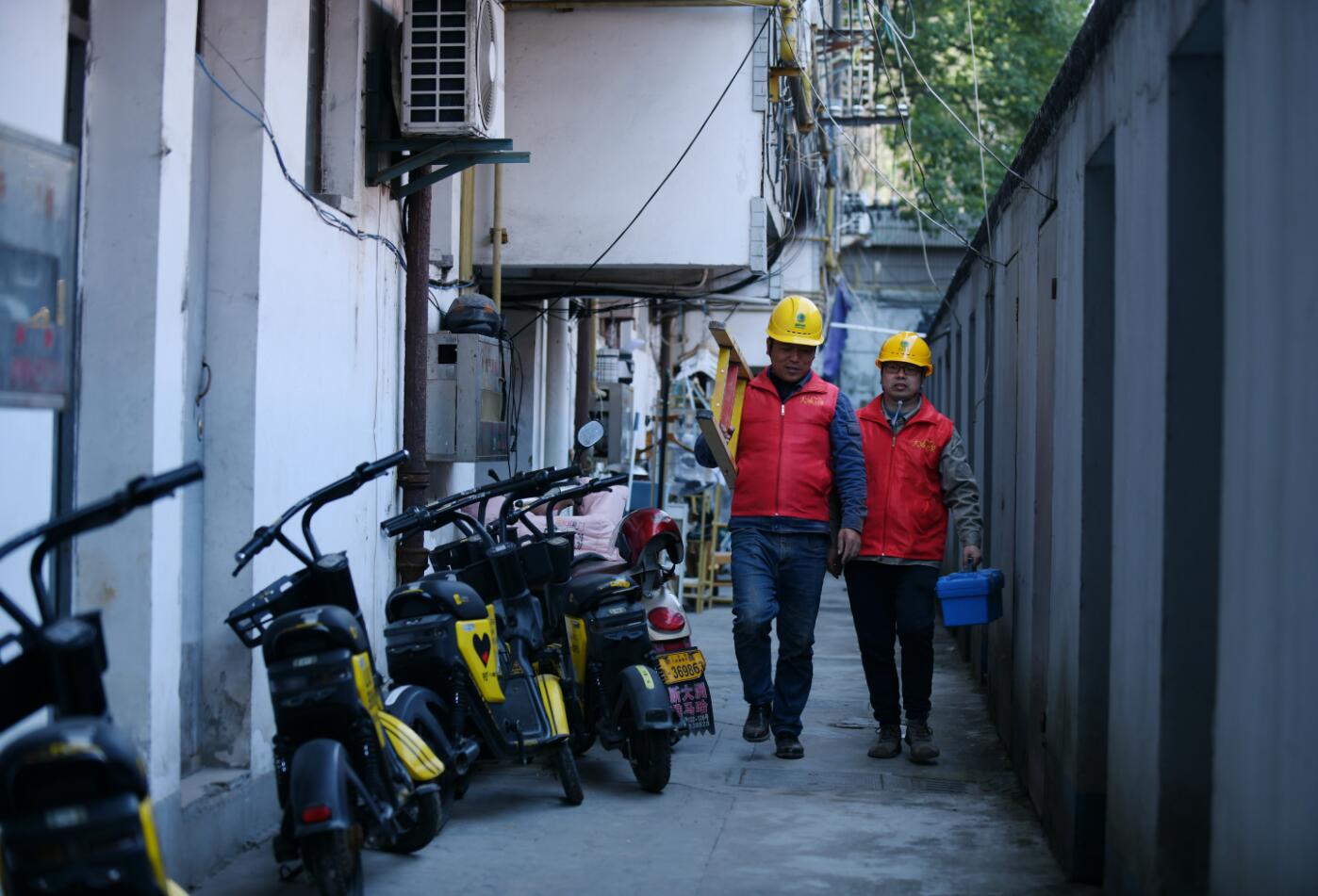 國網余姚市供電公司：“點亮黑樓道2.0”，借“光”照亮居民歸家路