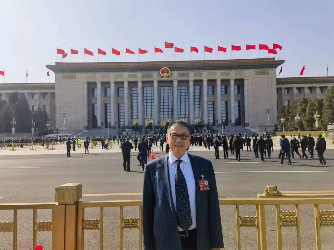 【兩會好聲音】全國政協委員何文輝：推廣新能源汽車換電模式，加速高質量發展