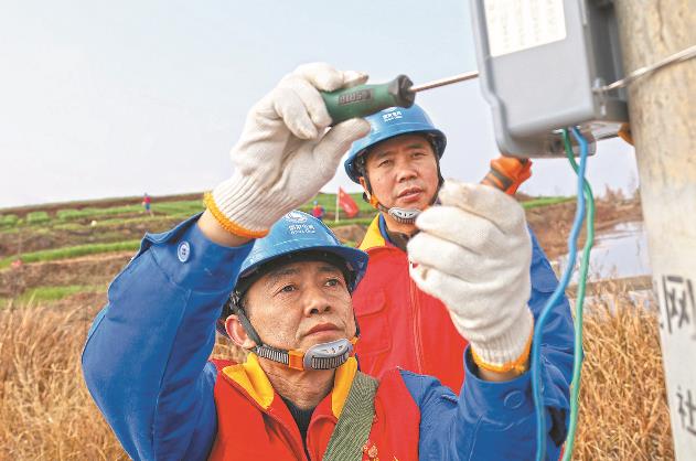 四川通江護航春灌用電，60支服務隊奔走田間