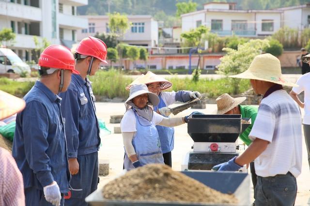 貴州貞豐機械化育秧抓農時 電力“三?！敝焊? width=