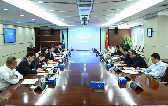 中國電建黨委常委、副總經理劉源與中國建材股份副總裁王兵舉行會談
