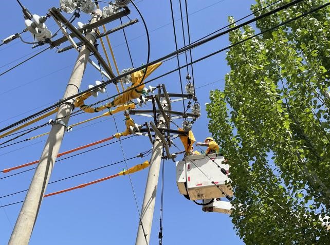帶電作業除隱患，安全供電有保障