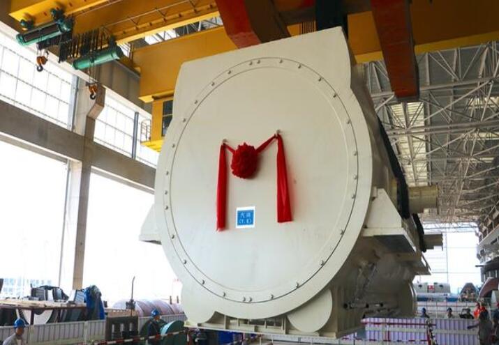 國家能源集團岳陽發電有限公司1號機組發電機定子順利吊裝