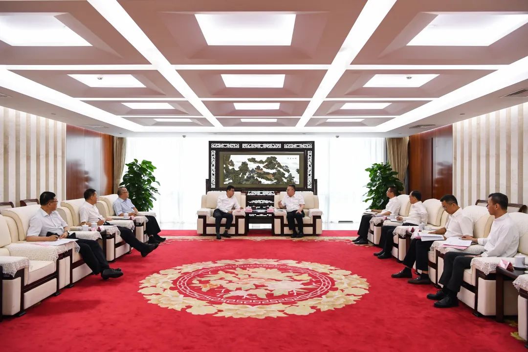 葉向東與甘肅省委常委、副省長張錦剛舉行會談