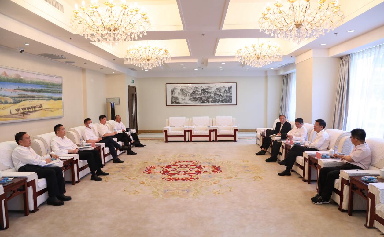 國家電投副總經理、黨組成員徐樹彪與內蒙古自治區黨委常委、常務副主席黃志強舉行會談