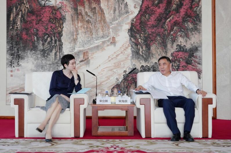 宋海良與英才企業代表團座談交流