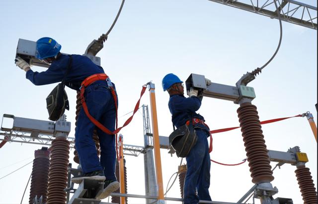 博樂市時刻準備迎大“烤” “汗”衛職責保供電