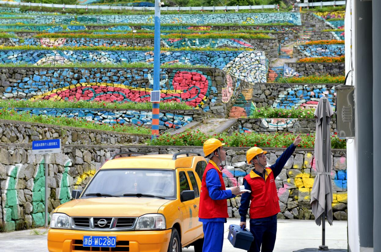 國網余姚市供電公司：供電服務再升溫 避暑納涼游持續火熱