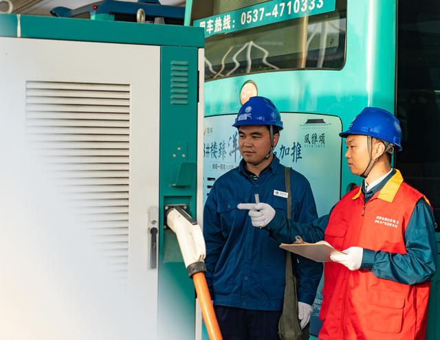 創新典型案例!濟寧新能源汽車充電樁報裝實現一件事一次辦