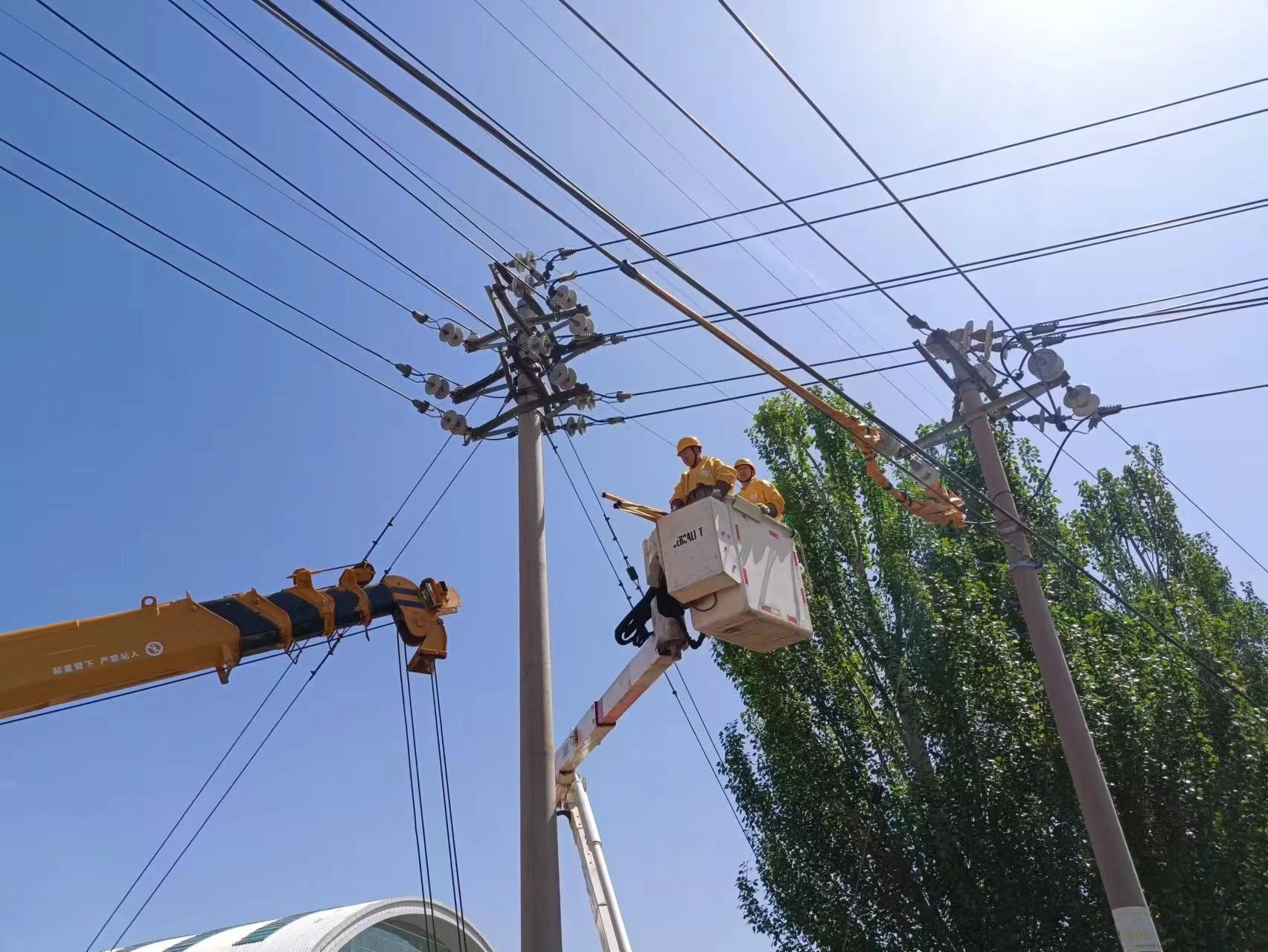 呼和浩特供電公司配電帶電作業處迎峰度夏保用電