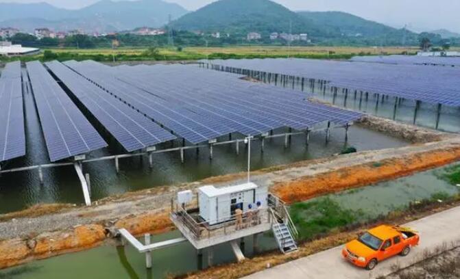 國網福州供電公司義務巡查設備 確?！皾O光一體”正常運行