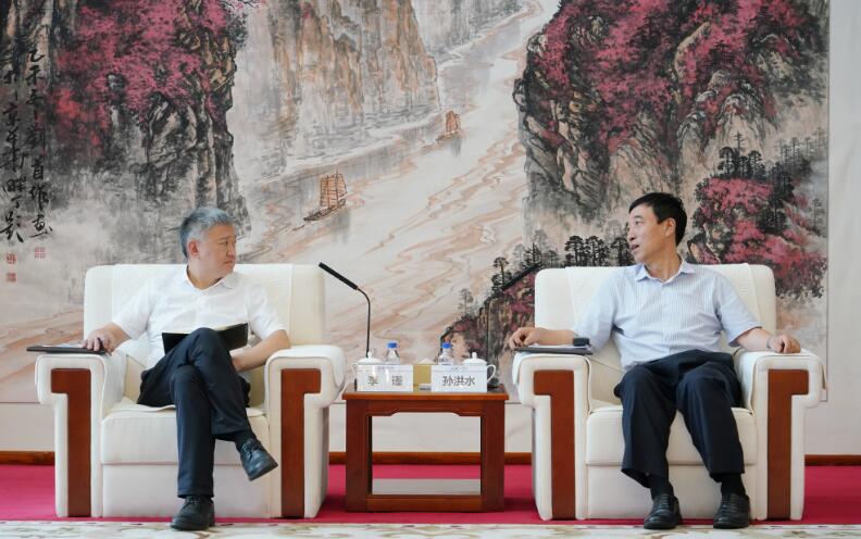 中國能建黨委副書記、總經理孫洪水與重慶兩江投資集團黨委書記、董事長李謹會談