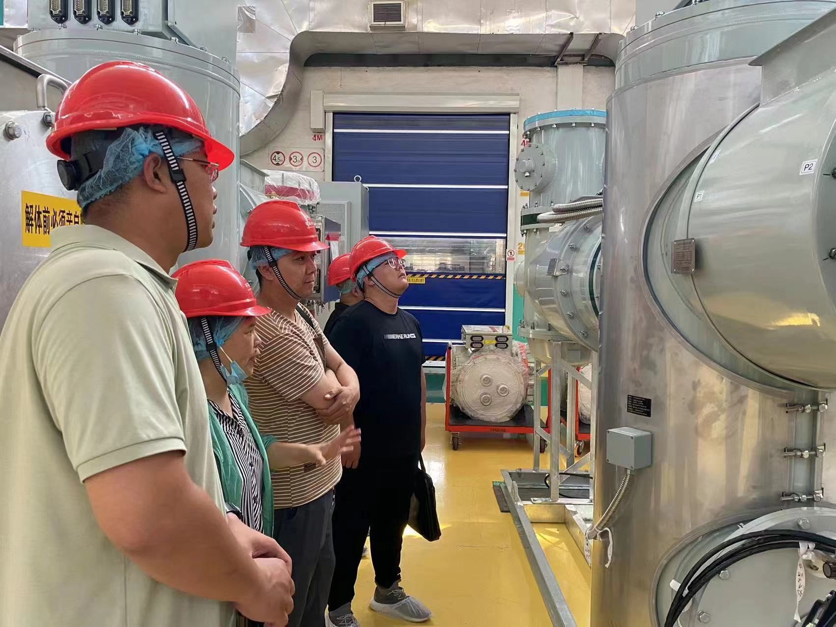巴彥淖爾供電公司修試管理處赴廠嚴格驗收 確保電力設備穩定供應